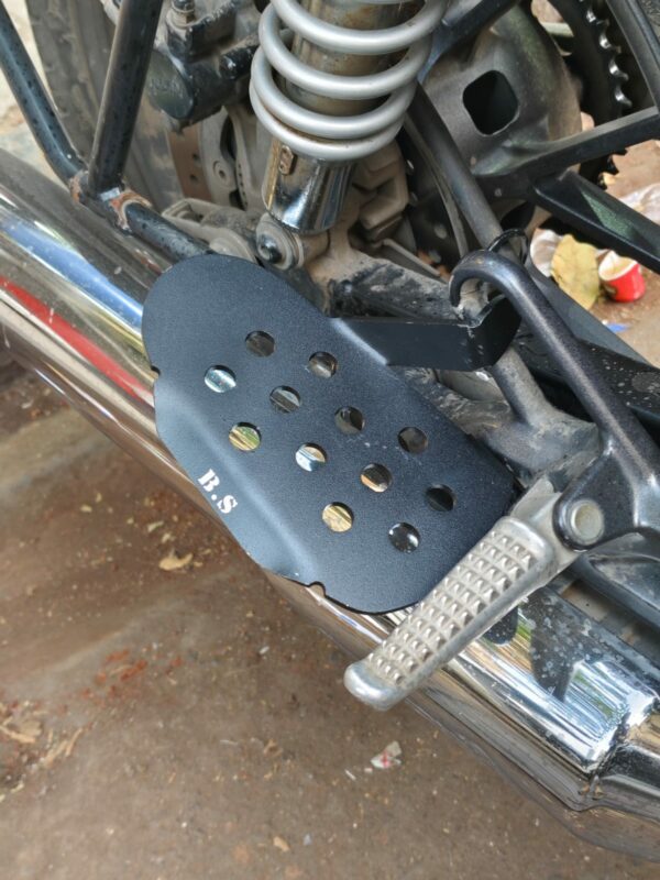 HONDA HNESS FOOTREST IN STIANLESS STEEL (BLACK POWDER COATED)